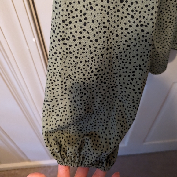 Green with black dots tie V-neck top - Picture 3 of 4